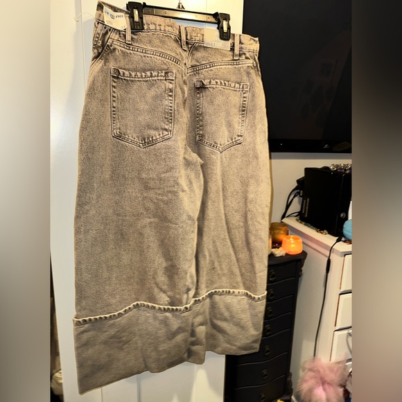 NWT FREE PEOPLE We The Free Olsen Cuffed Crop Barrel Jeans - Slate
$128 - Picture 9 of 16